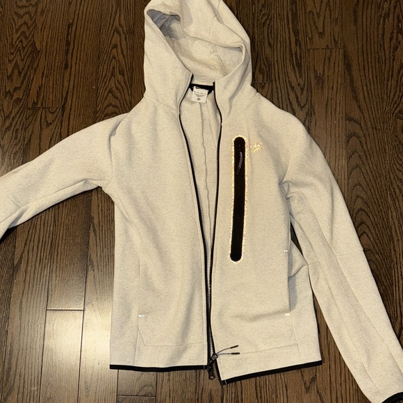 Nike Tech Fleece - Picture 2 of 2